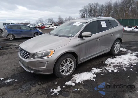 2016 Volvo Xc60 T5 Platinum z USA, uszkodzony, nr VIN YV4612RM4G2843333